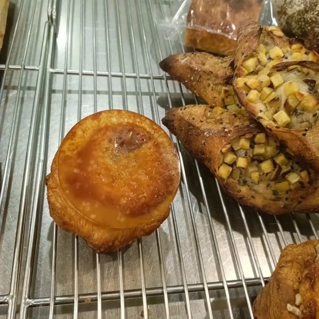 🍂🥖 秋の新商品、続々スタートしています！ 🍠🌰
