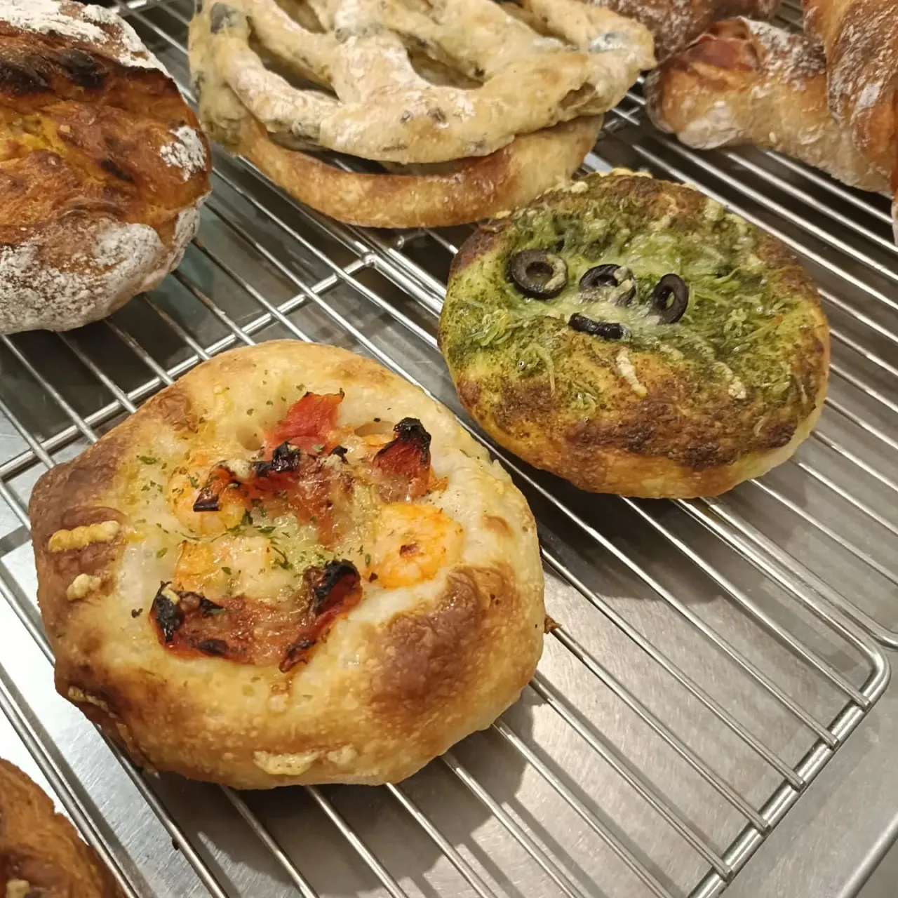 🍂🥖 秋の新商品、続々スタートしています！ 🍠🌰